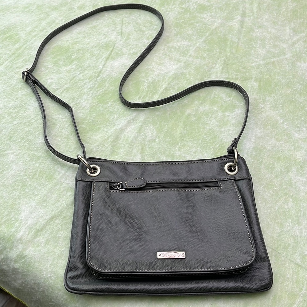 New Directions Crossbody Medium Gray